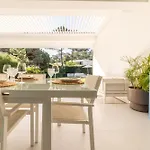Maria Villa *